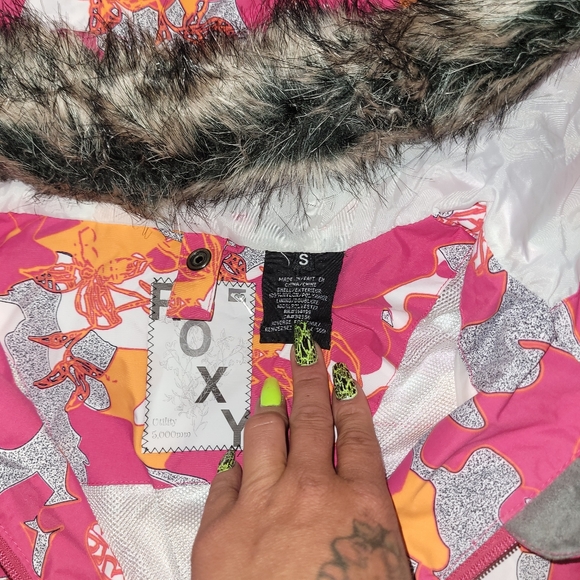 Snow Jacket - Picture 2 of 3